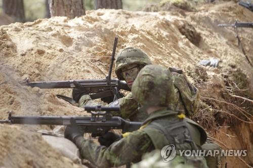 에스토니아의 서방 연합 작전에 참가한 캐나다군 [EPA=연합뉴스 자료사진]