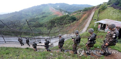 DMZ 경계작전하는 장병들