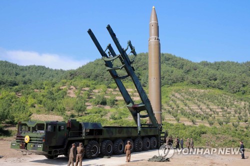 북한의 대륙간탄도미사일(ICBM)급 화성-14. 연합뉴스 자료사진.