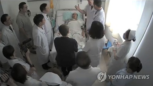 中 선양 병원에 입원한 류샤오보(가운데 침대에 누운 이) [AFP=연합뉴스 자료사진]