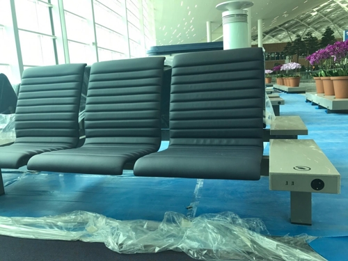 인천공항 2터미널에 설치된 가죽의자