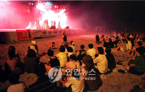 해변을 뜨겁게 달군다…축제 넘치는 강릉 경포해수욕장