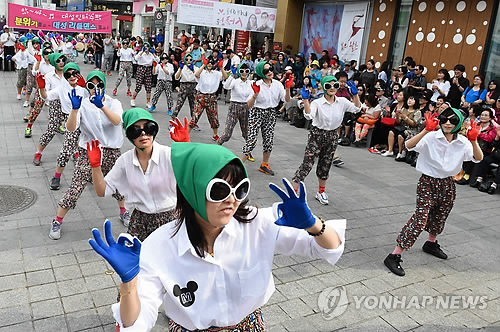 1만4천 명 거리 춤판…9월 원주서 댄싱카니발 열려