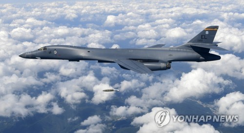 B-1B 폭격기 비행 장면[연합뉴스 자료사진]