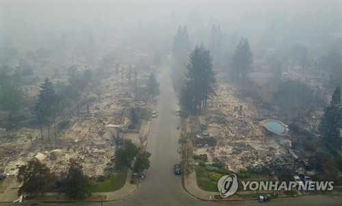 폐허가 된 나파 밸리 중심도시 산타로사 [AP=연합뉴스]