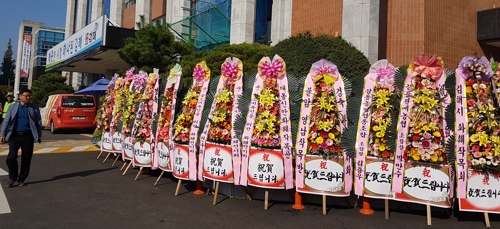 화훼농가 힘내세요…김해시청서 꽃소비 촉진 전시회