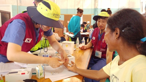 인니 파푸아에서 의료 봉사활동을 벌이는 의료진과 자원봉사자들