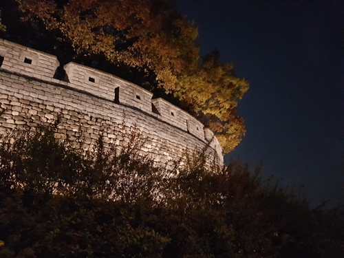 [가을엔 한양도성] 달빛 벗 삼아 야간 산책 어때요