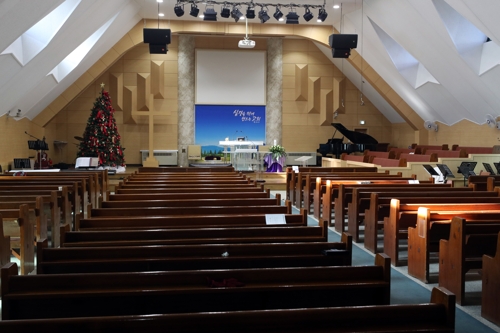 성탄절인 25일 한산한 모습을 보이는 제청중앙성결교회 예배당.