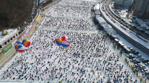 13일 21만7천명…화천산천어축제 하루 입장객 신기록