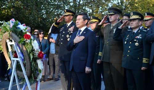 워싱턴 D.C 소재 한국전 참전비 방문한 정경두 국방부 장관