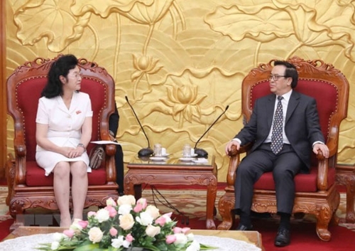 베트남 공산당 대외관계위원장과 회담하는 장춘실 북한 여성동맹위원장(왼쪽)[VNA]