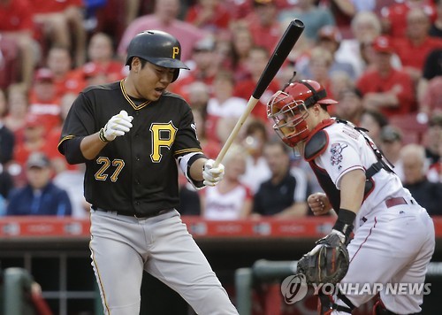 강정호, 몸에 맞는 공을 홈런으로 응징 [ AP=연합뉴스 ]