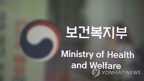 한국 의사수 OECD 국가중 가장 적다…인구 1천명당 2.2명