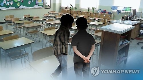 "카톡 까보자"… 학교폭력 은폐한 '갑질 교장' 중징계 촉구