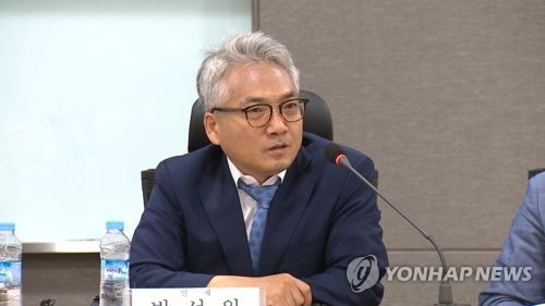 靑 "'전술핵 재반입' 박선원 주장은 사견일 뿐"