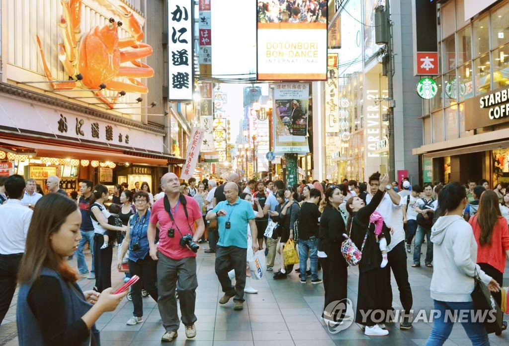 외국인으로 붐비는 日 오사카 도톤보리