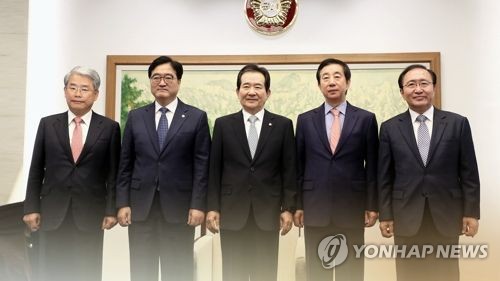 여야 원내대표, 정의장 주재로 또 모여서 타협 모색