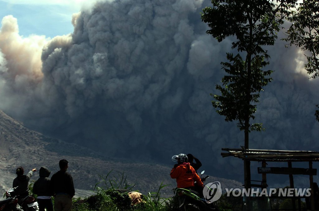 INDONESIA SINABUNG VOLCANO