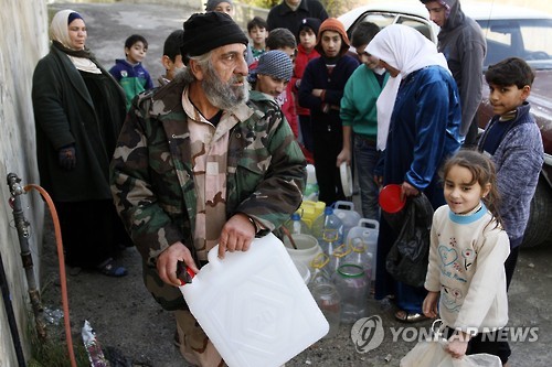 단수로 어려움을 겪는 시리아 다마스쿠스 주민들