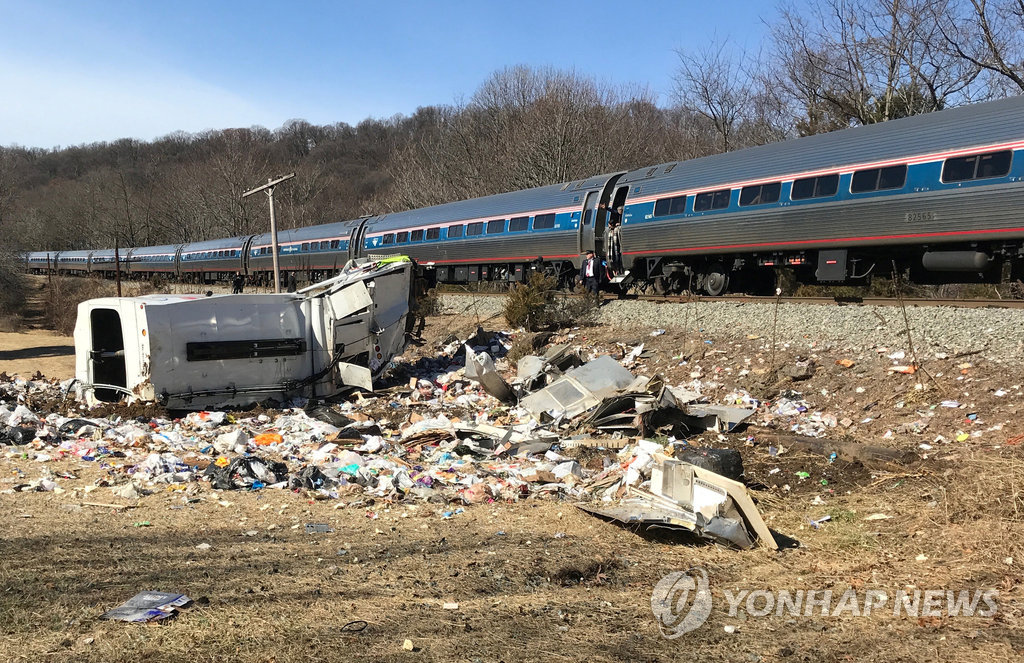 '공화당 전세열차' 트럭과 충돌