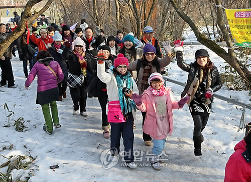 봄이 오는 한라산 입산ㆍ하산 통제 30분∼2시간 연장