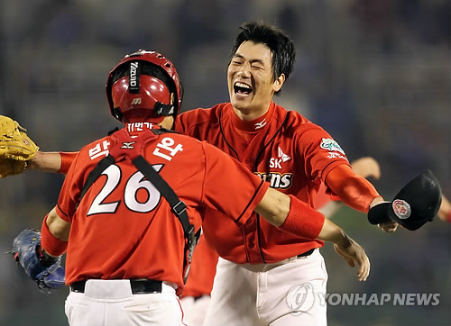 2010년 프로야구 한국시리즈 우승 당시 박경완-김광현(연합뉴스 DB)