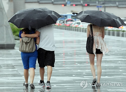 우산 둘 사랑 하나