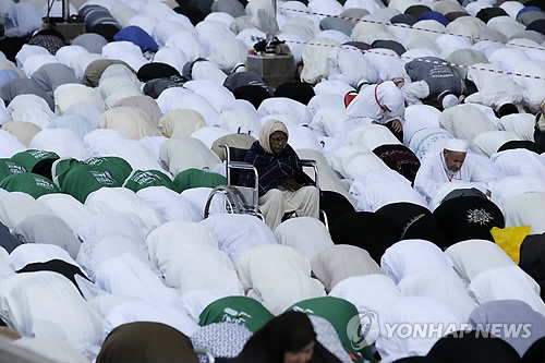 기도하는 메카 순례자들 (AP=연합뉴스 자료사진)