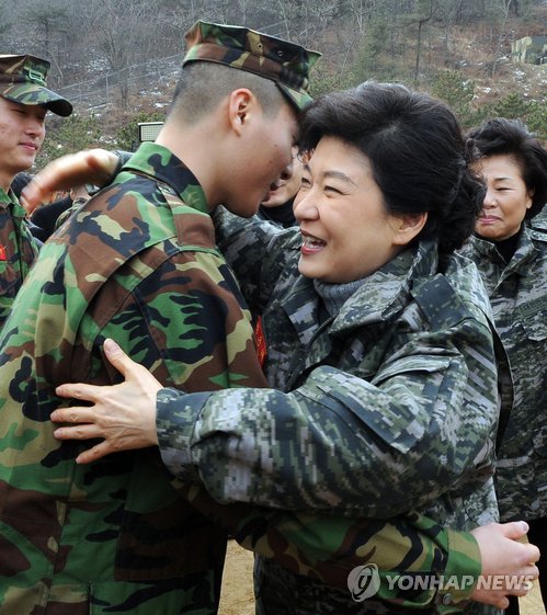 박근혜 해병대원 포옹