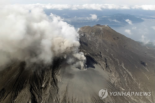 日 사쿠라지마 화산 폭발 (교도=연합뉴스)