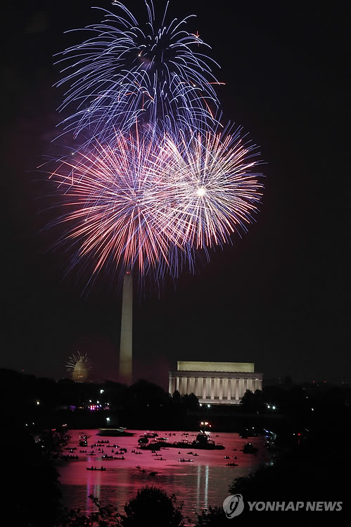 독립기념일의 워싱턴 밤하늘