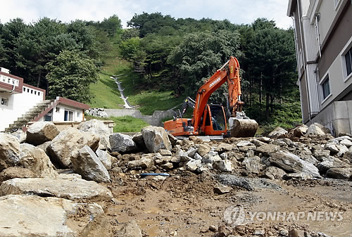 복구 작업 한창인 춘천 산사태 현장