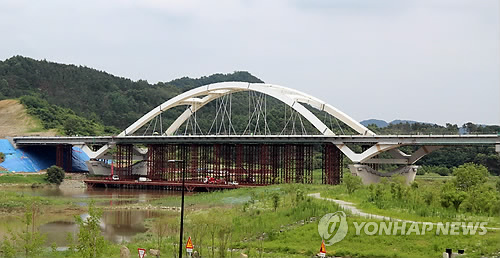 완공 앞둔 세종시-오송역 연결 미호천1교(자료사진)