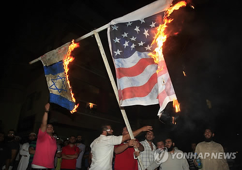 불타는 성조기와 이스라엘 국기