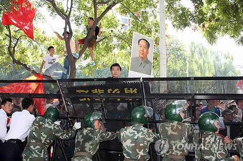中시위대, 베이징 日대사관 진입시도