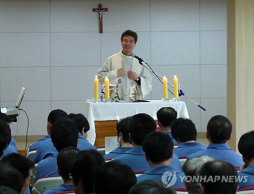 교정시설 수형자·출소자 보듬는 김성은 신부