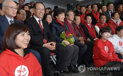 <2012대선> 개표방송 보는 박근혜