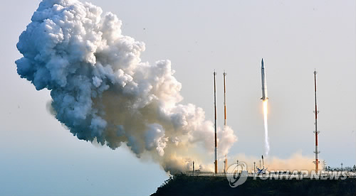 2013년 한국에서 발사한 한.러 공동 개발 로켓인 '나로호'