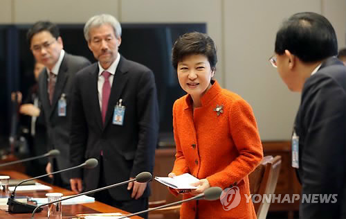 수석비서관회의 참석한 박 대통령