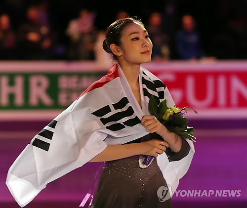 태극기 들고 경기장 도는 김연아