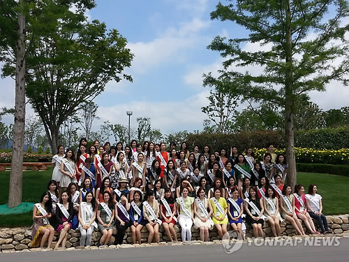 순천정원박람회장 찾은 한국 미스유니버스 참가 대학생들