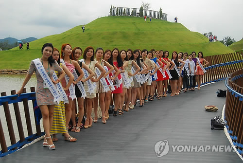순천정원박람회장 찾은 한국 미스유니버스 참가 대학생들