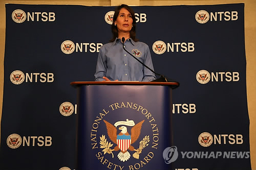 <아시아나기 사고>브리핑하는 NTSB 위원장