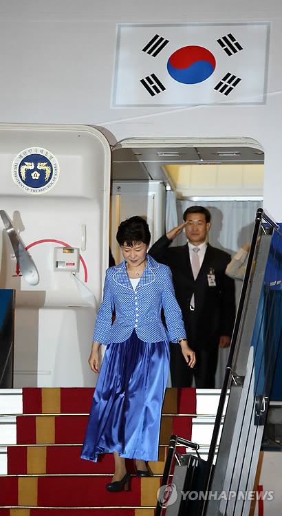 베트남 도착한 박근혜 대통령