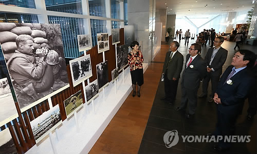 '잊을 수 없는 전쟁…' 정전 60주년 사진전 개막