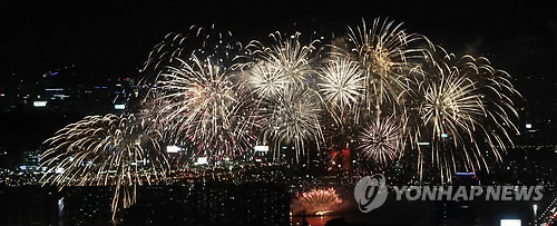 가을밤 서울하늘에 불꽃축제