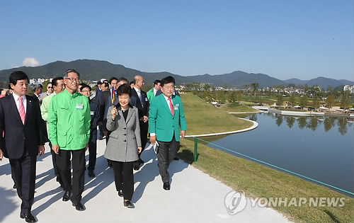 국제정원박람회 둘러보는 박 대통령