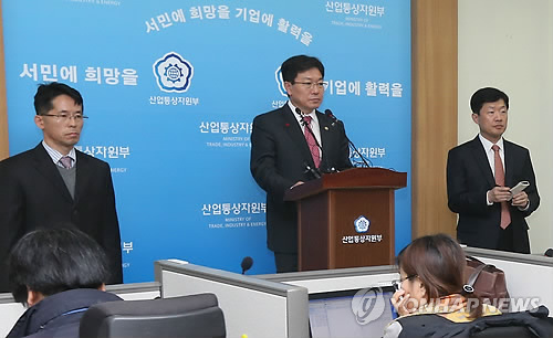 한·호주 FTA 협상 관련 브리핑하는 윤상직 장관