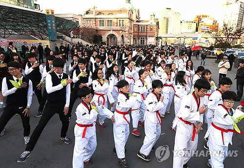 전국 도시서 펼쳐진 밀양아리랑 플래시몹